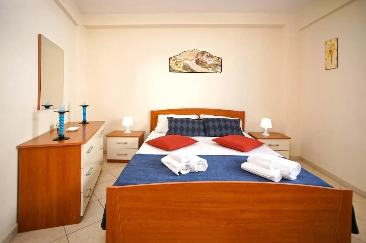Marzamemi Vacanze 0*,